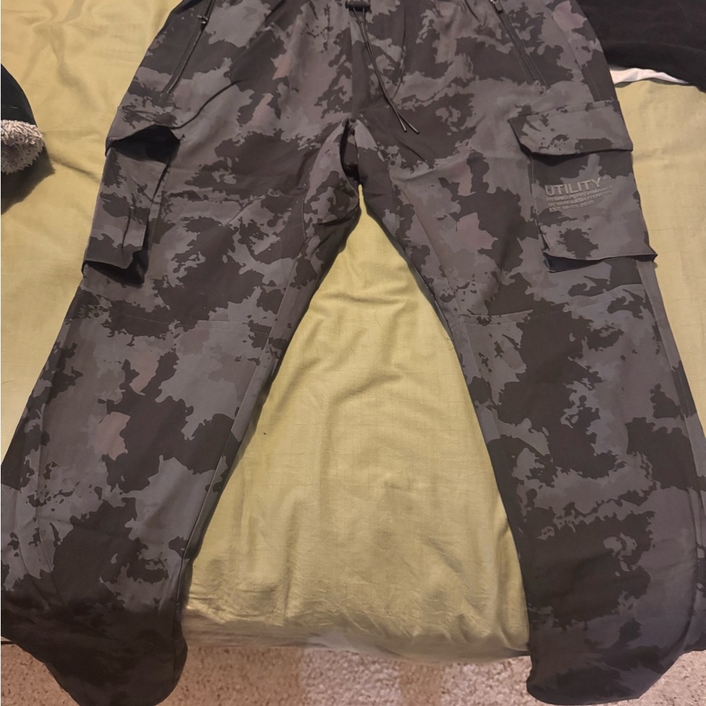 Men's Camouflage Cargo Pants - Black